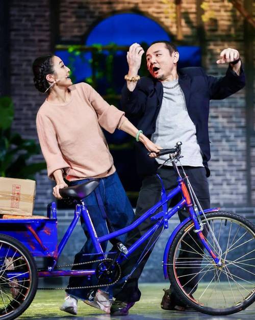 文艺创作与时代同频共振顺德大型原创话剧凤喜家在顺德演艺中心震撼开